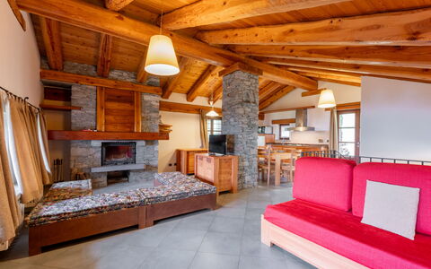 Casot Brusa: Mobilia, Divano, Legna, Architettura, Interior Design, Soggiorno, Pavimento, Pavimentazione, Fascio, Latifoglie