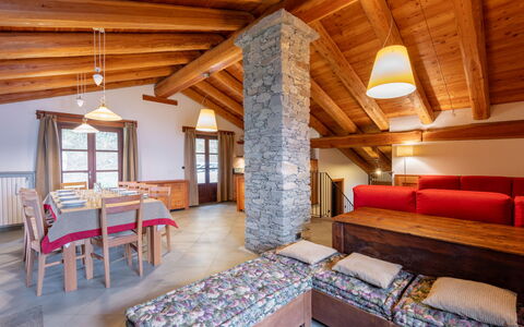 Casot Pra la Funt: Proprietà, Mobilia, Tavolo, Costruzione, Legna, Architettura, Interior Design, Pavimento, Pavimentazione, Comfort