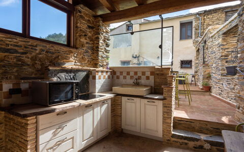 Ca' De Baudo L'Ameican (Tve150): Cabinetry, Controsoffitto, Proprietà, Mobilia, Rubinetto, Finestra, Legna, Cucina, Costruzione, Cucina Stufa