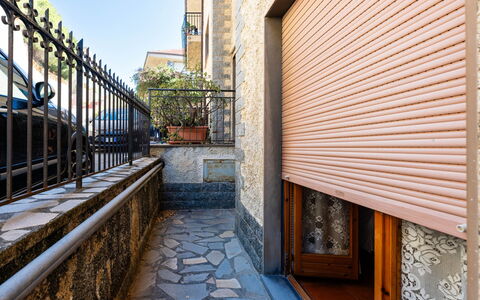 Il Nido: Villetta, Lotto, Log Cabin, Riva, Serbatoio, Capannone, Edifici Giardino, Suono, Woodland
