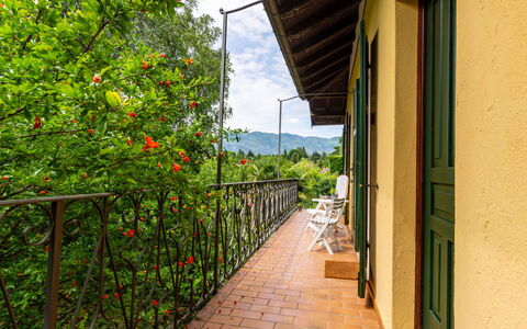 Ca del Bernardi: Cielo, Montagna, Giorno, Costruzione, Pianta, Paesaggio Naturale, Casa, Vegetazione, Highland, Albero