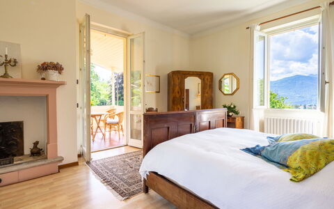 Magda: Camera Da Letto, Mobilia, Camera, Letto, Proprietà, Lenzuolo, Interior Design, Telaio Del Letto, Pavimento, Bedding