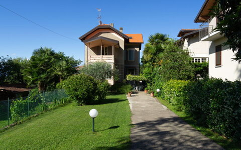 Magda: Proprietà, Casa, Casa, Costruzione, Immobiliare, Zona Residenziale, Estate, Cielo, Erba, Albero