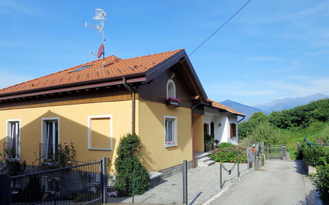 Anna: Proprietà, Casa, Costruzione, Cielo, Casa, Trasporto, Cittadina, Zona Residenziale, Immobiliare, Architettura