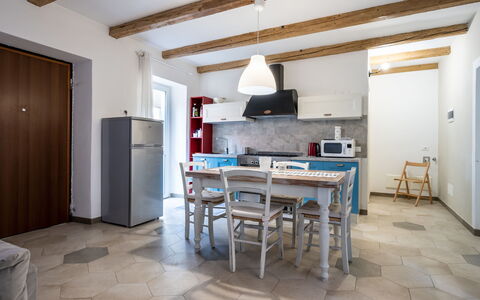 Stella Blu: Cielo, Nube, Cibo, Pianta, Tavola, Tavolo, Finestra, Montagna, Frutta, Legna