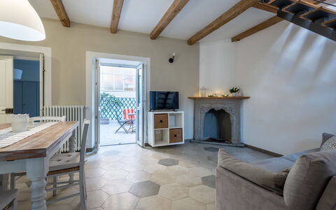 Stella Blu: Cielo, Nube, Cibo, Pianta, Tavola, Tavolo, Finestra, Montagna, Frutta, Legna