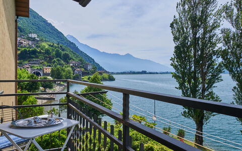 Punto Lago: Cielo, Acqua, Pianta, Proprietà, Nube, Natura, Montagna, Costruzione, Recinzione, Portico