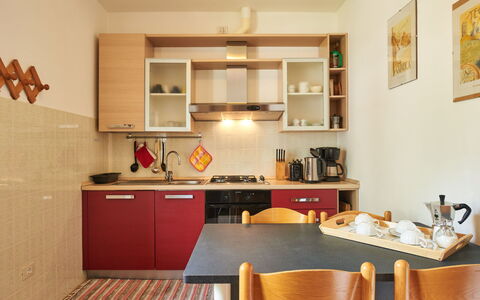 Punto Lago: Cabinetry, Mobilia, Proprietà, Lavandino Della Cucina, Controsoffitto, Lavello, Rubinetto, Sedia, Cucina, Legna
