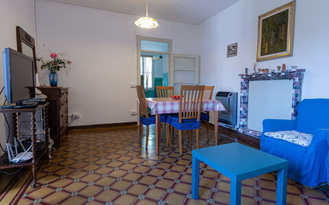 Carolina: Camera, Proprietà, Mobilia, Costruzione, Pavimento, Casa, Immobiliare, Tavolo, Interior Design, Soggiorno