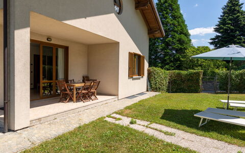 Lucrezia: Pianta, Proprietà, Costruzione, Shade, Albero, Lotto, Interior Design, Cielo, Nube, Erba