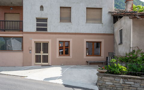 La Maison D'Amelie: Pianta, Proprietà, Finestra, Costruzione, Porta, Manto Stradale, Quartiere, Zona Residenziale, Immobiliare