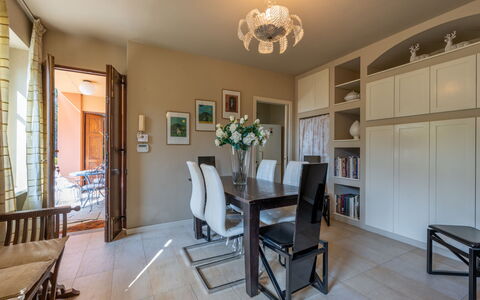 Villa Felice: Mobilia, Interior Design, Pavimentazione, Sedia, Pavimento, Soffitto, Legna, Tavolo, Cucina & Sala Da Pranzo Tavolo, Sala Da Pranzo