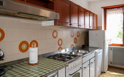 Pancheri: Cabinetry, Controsoffitto, Lavello, Proprietà, Costruzione, Rubinetto, Lavandino Della Cucina, Finestra, Elettrodomestico Da Cucina, Cucina