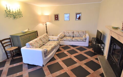 La Corte Bricca (Casa Padronale): Camera, Proprietà, Mobilia, Pavimento, Soggiorno, Interior Design, Immobiliare, Costruzione, Camera Da Letto, Casa