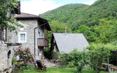 Casa Lienartova: Pianta, Cielo, Costruzione, Nube, Proprietà, Finestra, Montagna, Natura, Casa, Albero