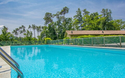 I Pini: Acqua, Cielo, Nube, Pianta, Piscina, Blu, Azzurro, Rettangolo, Albero, Paesaggio Naturale