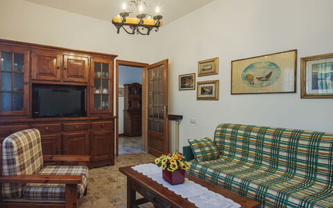 Barbara: Cornice, Mobilia, Proprietà, Tavolo, Cabinetry, Legna, Illuminazione, Casa, Interior Design, Pavimentazione