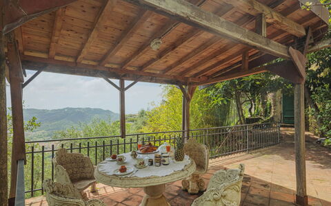 La Grotta: Tavolo, Proprietà, Mobilia, Pianta, Sedia, Shade, Tavolo Esterno, Interior Design, Mobili Da Esterno, Portico