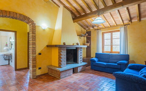 Casa Daniela (Gam310): Proprietà, Camera, Costruzione, Interior Design, Casa, Giallo, Mobilia, Immobiliare, Soffitto, Soggiorno