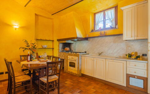 Casa Daniela (Gam310): Camera, Proprietà, Mobilia, Giallo, Controsoffitto, Cucina, Cabinetry, Costruzione, Pavimento, Interior Design