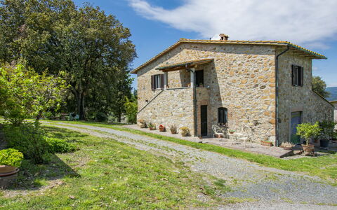 Il Sorbo: Nube, Cielo, Pianta, Finestra, Costruzione, Albero, Paesaggio Naturale, Lotto, Villetta, Erba