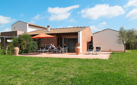 Casa Fitzy: Proprietà, Casa, Casa, Immobiliare, Costruzione, Lotto, Architettura, Zona Residenziale, Estate, Villa
