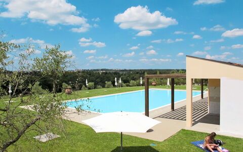 Casa Fitzy: Nube, Cielo, Costruzione, Proprietà, Pianta, Piscina, Shade, Lotto, Mobili Da Esterno, Casa
