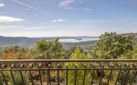 Casa Martina: Nube, Cielo, Pianta, Recinzione, Paesaggio Naturale, Albero, Montagna, Orizzonte, Legna, Paesaggio