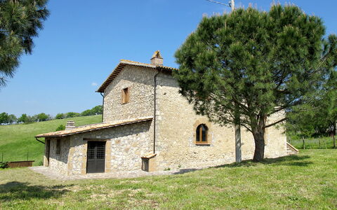 Sociano: Cielo, Pianta, Albero, Paesaggio Naturale, Villetta, Paesaggio, Erba, Tetto, Pascolo, Facciata