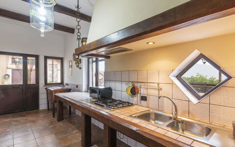 Colleflaviano: Proprietà, Lavello, Cornice, Controsoffitto, Interior Design, Legna, Cucina, Cabinetry, Pianta Della Casa, Pavimentazione
