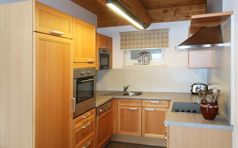 Flachau 617: Controsoffitto, Cabinetry, Camera, Cucina, Mobilia, Proprietà, Cucina Stufa, Credenza, Cassetto, Costruzione