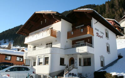 Kappl 793: Cielo, Costruzione, Finestra, Proprietà, Neve, Auto, Montagna, Casa, Albero