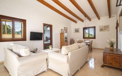 Son Ulari Petit: Mobilia, Interior Design, Pavimentazione, Legna, Pavimento, Camera, Soffitto, Divano, Tavolo, Soggiorno