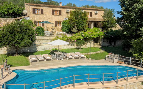 Son Femenia: Pianta, Acqua, Proprietà, Cielo, Piscina, Costruzione, Natura, Albero, Azzurro, Shade