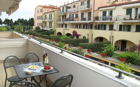 Cala Azzurra (Imp312): Proprietà, Costruzione, Immobiliare, Appartamento, Casa, Balcone, Uso Misto, Zona Residenziale, Condominio, Camera