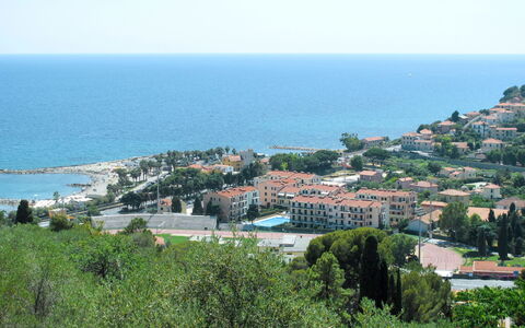 Cala Azzurra (Imp312): Acqua, Cielo, Pianta, Azzurro, Costruzione, Albero, Vegetazione, Costiera E Morfologie Oceanic, Urban Design, Orizzonte