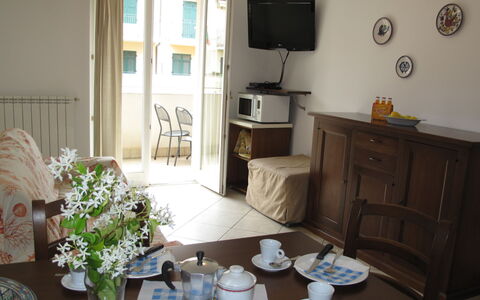 Cala Azzurra (Imp312): Camera, Proprietà, Mobilia, Interior Design, Casa, Costruzione, Tavolo, Soggiorno, Pavimento, Sala Da Pranzo