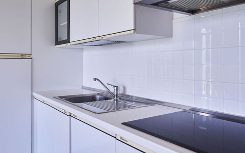 Gravedona 736: Rubinetto, Controsoffitto, Cabinetry, Lavandino Della Cucina, Lavello, Proprietà, Cucina Stufa, Idraulico Fixture, Elettrodomestico Da Cucina, Cucina