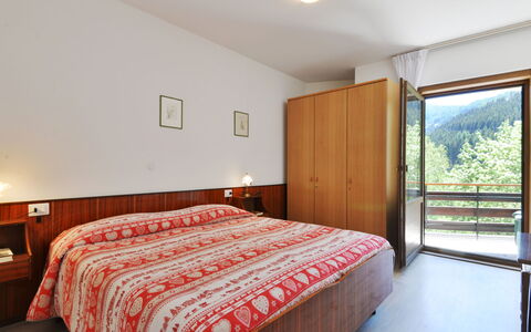 Moena 703: Camera Da Letto, Letto, Camera, Mobilia, Proprietà, Lenzuolo, Bedding, Telaio Del Letto, Pavimento, Soffitto
