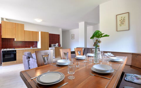 Moena 703: Camera, Proprietà, Mobilia, Interior Design, Costruzione, Tavolo, Sala Da Pranzo, Casa, Immobiliare, Latifoglie