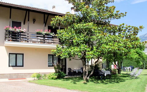 Lago di Caldonazzo 701: Proprietà, Albero, Casa, Immobiliare, Casa, Woody Impianto, Pianta, Costruzione, Quartiere, Architettura
