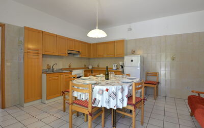 Agostini 701.3: Camera, Proprietà, Mobilia, Costruzione, Sala Da Pranzo, Interior Design, Casa, Pavimento, Immobiliare, Cucina