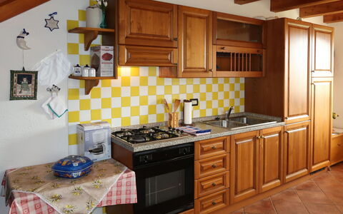Lago di Caldonazzo 702: Cabinetry, Controsoffitto, Lavandino Della Cucina, Proprietà, Mobilia, Costruzione, Lavello, Elettrodomestico Da Cucina, Cucina Stufa, Cucina