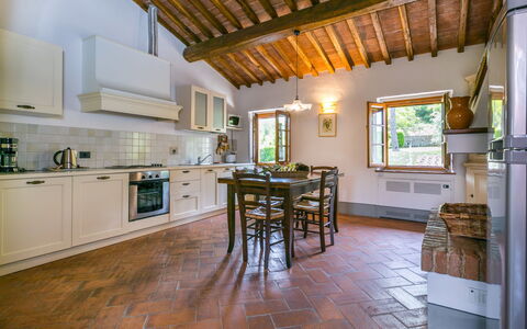 Castelfiorentino 651: Mobilia, Cabinetry, Legna, Tavolo, Soggiorno, Interior Design, Pavimentazione, Sedia, Pavimento, Controsoffitto