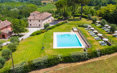 Castelfiorentino 651: Pianta, Acqua, Proprietà, Costruzione, Albero, Finestra, Piscina, Lotto, Urban Design, Architettura