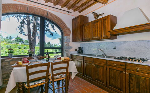 Greve in Chianti 651: Mobilia, Proprietà, Cabinetry, Tavolo, Controsoffitto, Legna, Interior Design, Lavello, Cucina, Pavimento