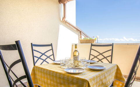 Riparbella 628: Tavolo, Mobilia, Proprietà, Costruzione, Sedia, Tavola, Tavolo Esterno, Azzurro, Cielo, Legna