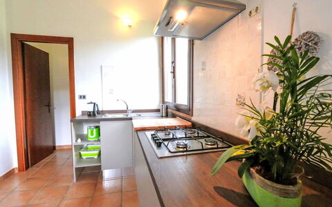 Roccastrada 622: Cucina, Elettrodomestico Da Cucina, Controsoffitto, Pavimentazione, Interior Design, Legna, Apparecchio Major, Cucina Stufa, Lavandino Della Cucina, Pavimento