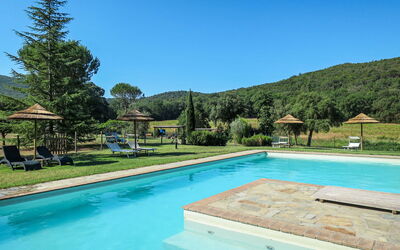 Roccastrada 622: Piscina, Proprietà, Acqua, Immobiliare, Aqua, Azzurro, Turchese, Ricorrere, Materiale Composito, Rettangolo