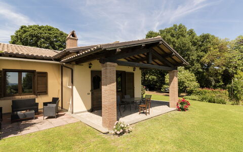 Lago di Bolsena 618: Casa, Tetto, Casa, Villetta, Zona Residenziale, Estate, Agriturismo, Portico, Giardino